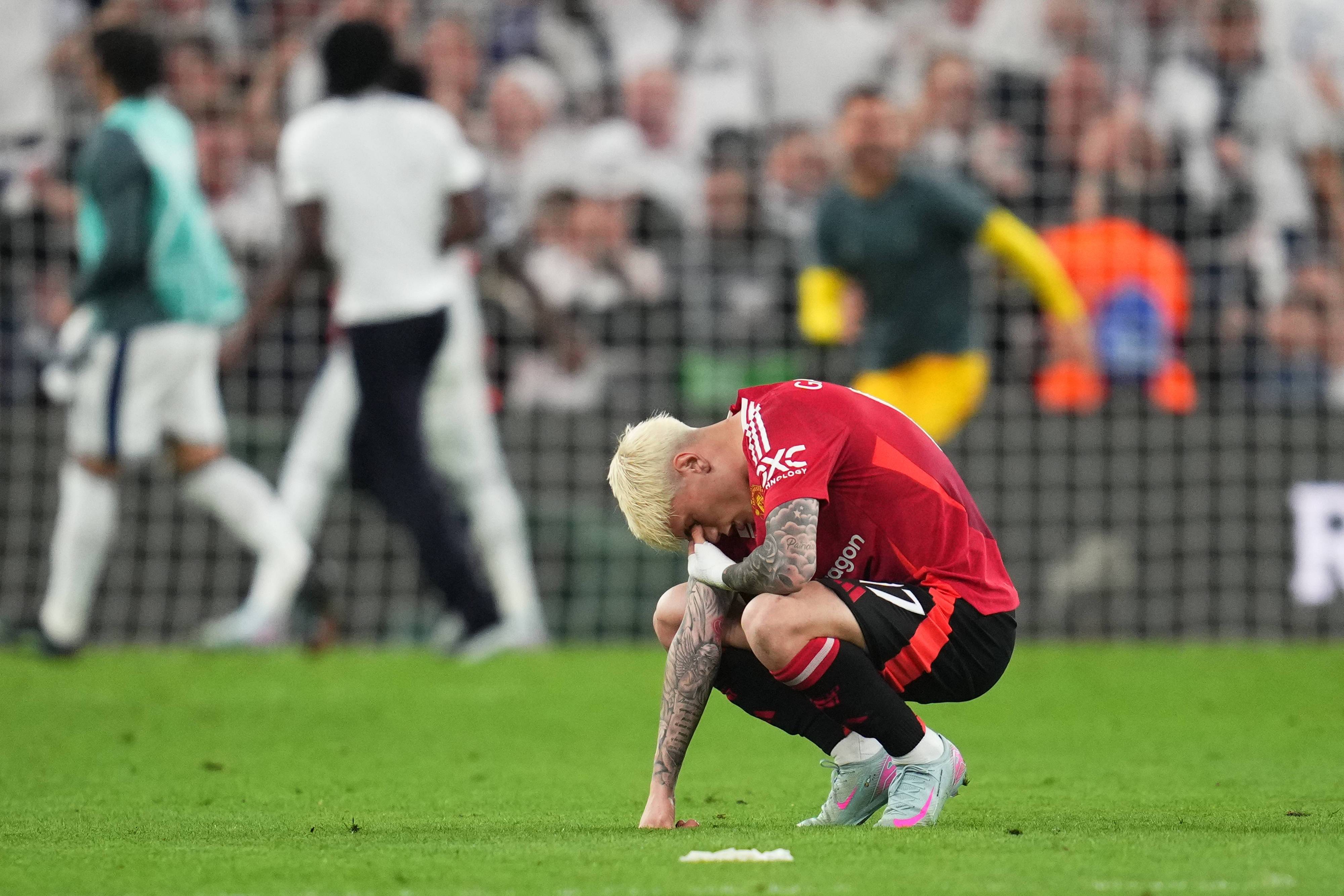 邮报：阿莫林的狠话让加纳乔和队友都确信，他的曼联生涯结束了